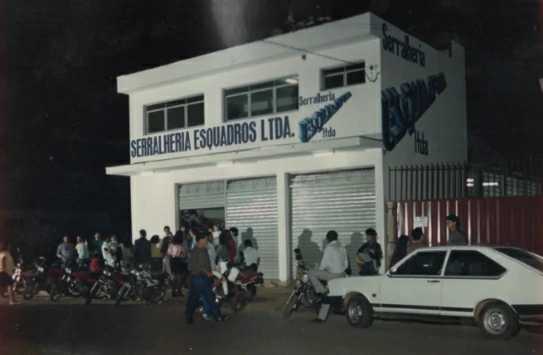 Imagem do primeiro barracão em 1989- Esquadros®
