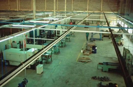 Segunda imagem da linha de produção de 1998 - Esquadros®